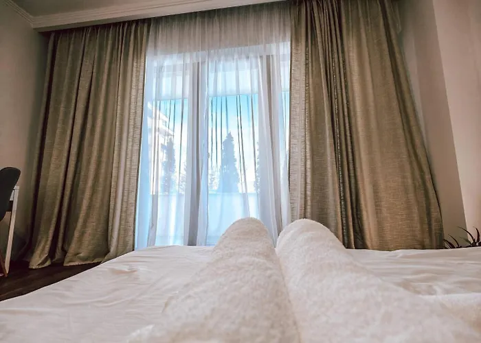 Luminia With Garden *