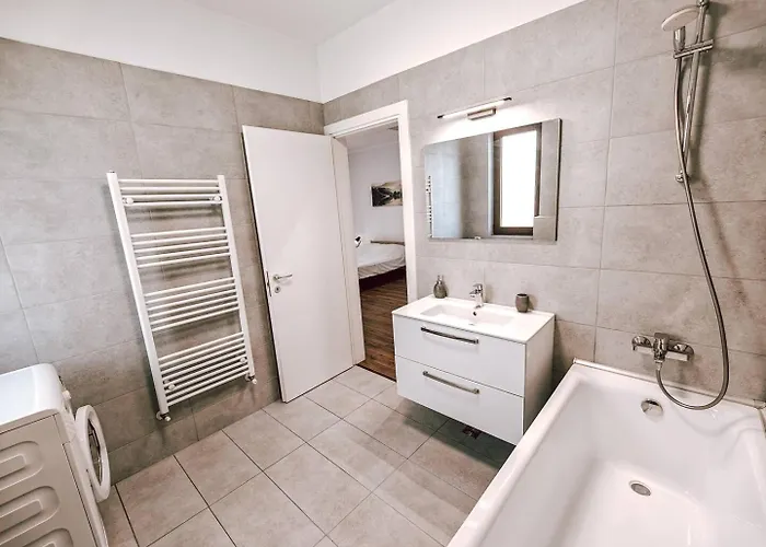 Luminia With Garden Apartmán