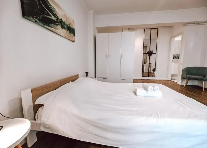 Luminia With Garden *