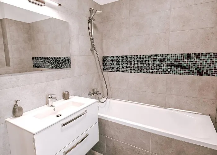 Luminia With Garden Daire *